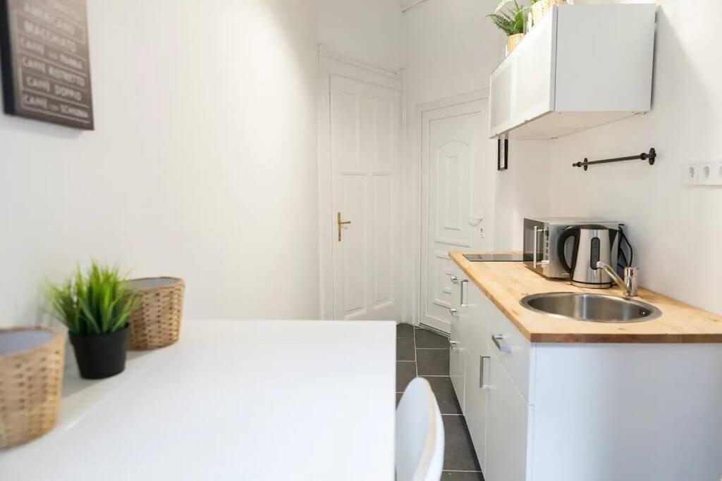 Central 30M2 A/C Apartment, 3 Min From Ny Cafe Budapest Eksteriør bilde